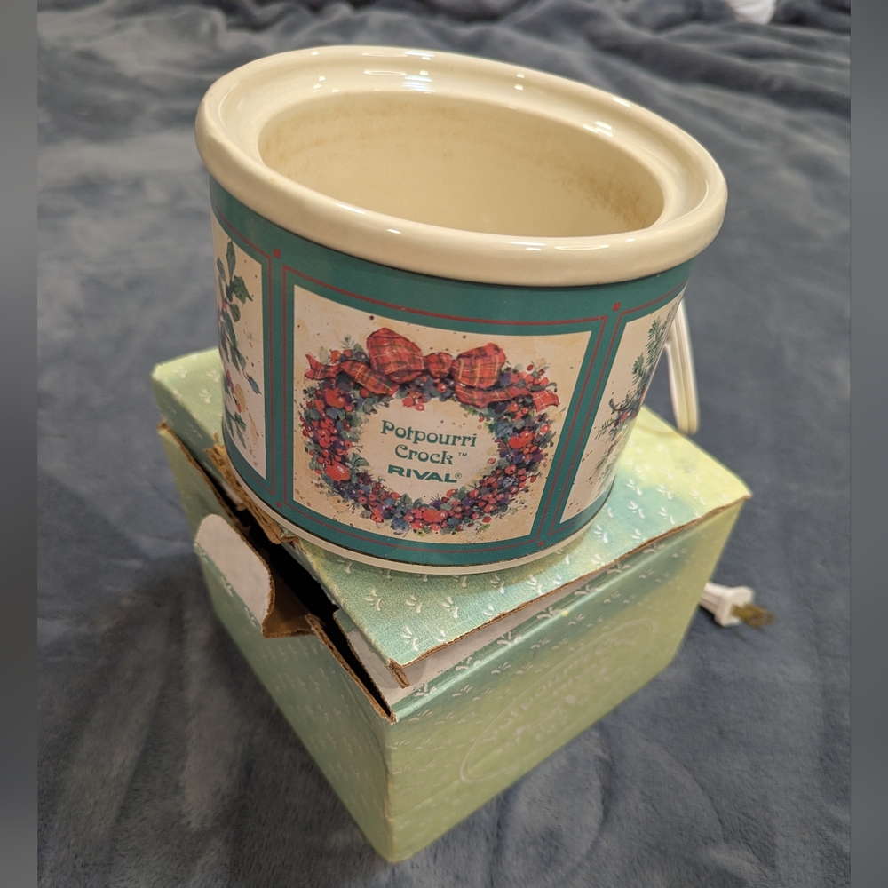 Vintage Holiday Floral Rival Fragrance Potpourri Crock Pot Model 3209 *Tested*
